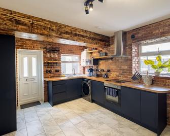 Exclusive House with Canadian Hot Tub - Great Yarmouth - Kitchen