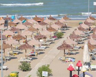 Hotel Roma - Roseto degli Abruzzi - Strand