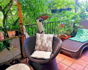 Alojamiento El Salvador: Villa Madero - Hotel Boutique - San Salvador - Balcón