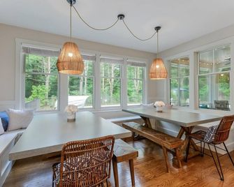 Lake Trail Treehouse - Saugatuck - Essbereich