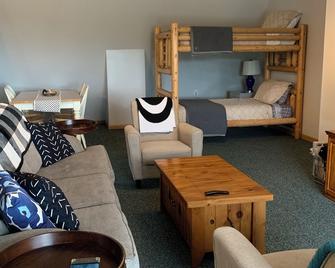 Quiet Country Apartment Getaway - Calumet