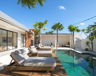 Ukiyo Villa Umalas - North Kuta - Piscina
