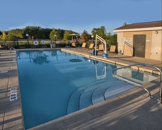 Holiday Inn Express & Suites Pell City By IHG - Pell City - Pool