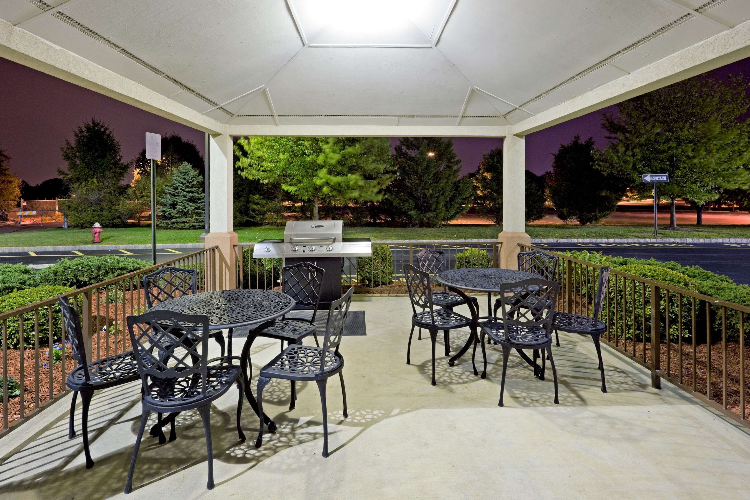 Sonesta Simply Suites Somerset - Somerset - Veranda
