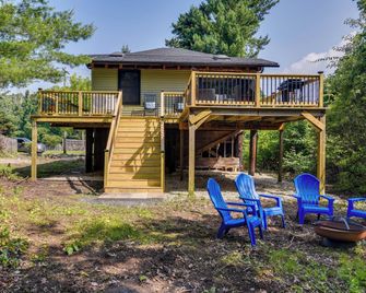 Fairhaven Harbor-Front Gem - Steps From the Water! - Fairhaven