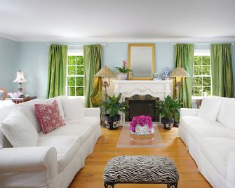 Colonial Gardens B & B - Williamsburg - Вітальня