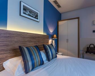 Urban Dream Granada Hotel - Granada - Bedroom