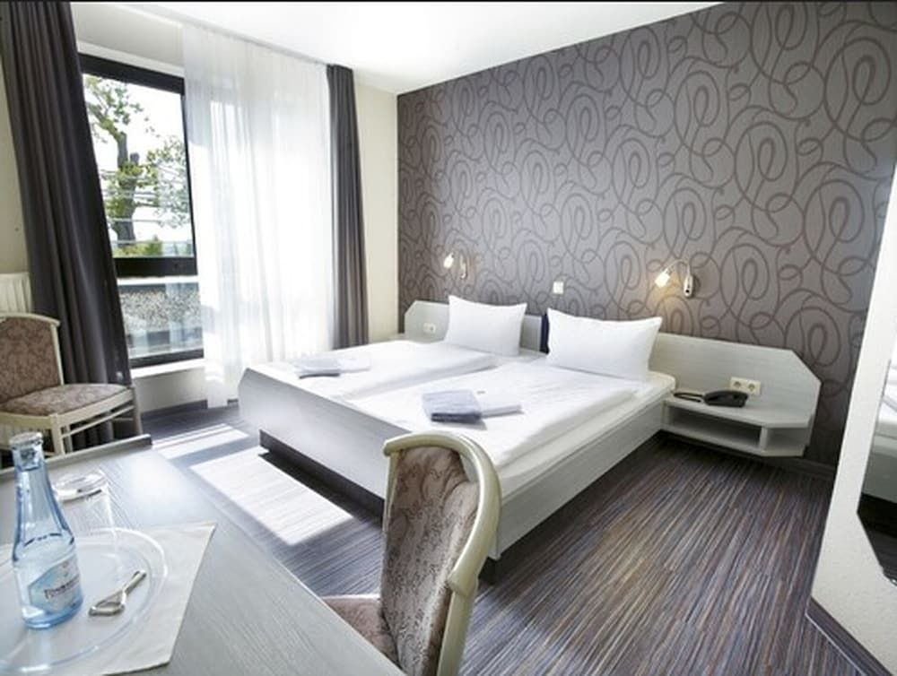 Hotel Landsknecht - Uckerath - Schlafzimmer