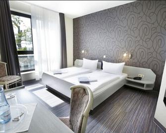 Hotel Landsknecht - Uckerath - Schlafzimmer
