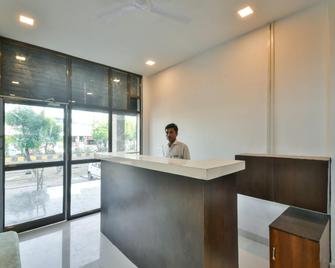 Hotel O Regal Stay - Bhīlwāra - Front desk