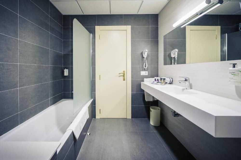 هوتل كارلتون ريوجا - لوغرونو - غرفة نوم