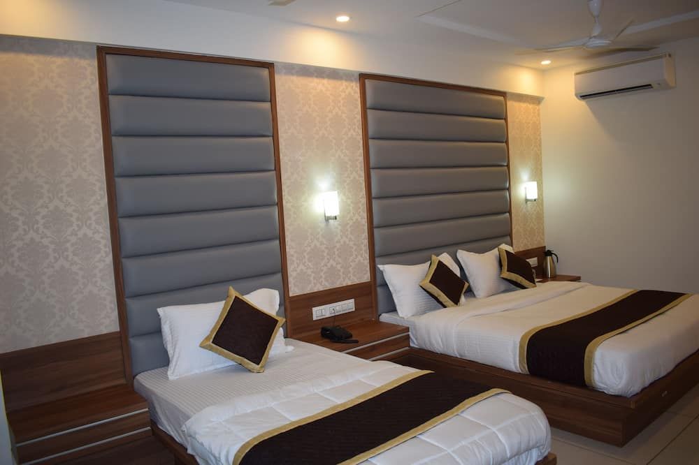 The Castle Crown - Hotel Royal Square, Ahmedabad thumbnail 2