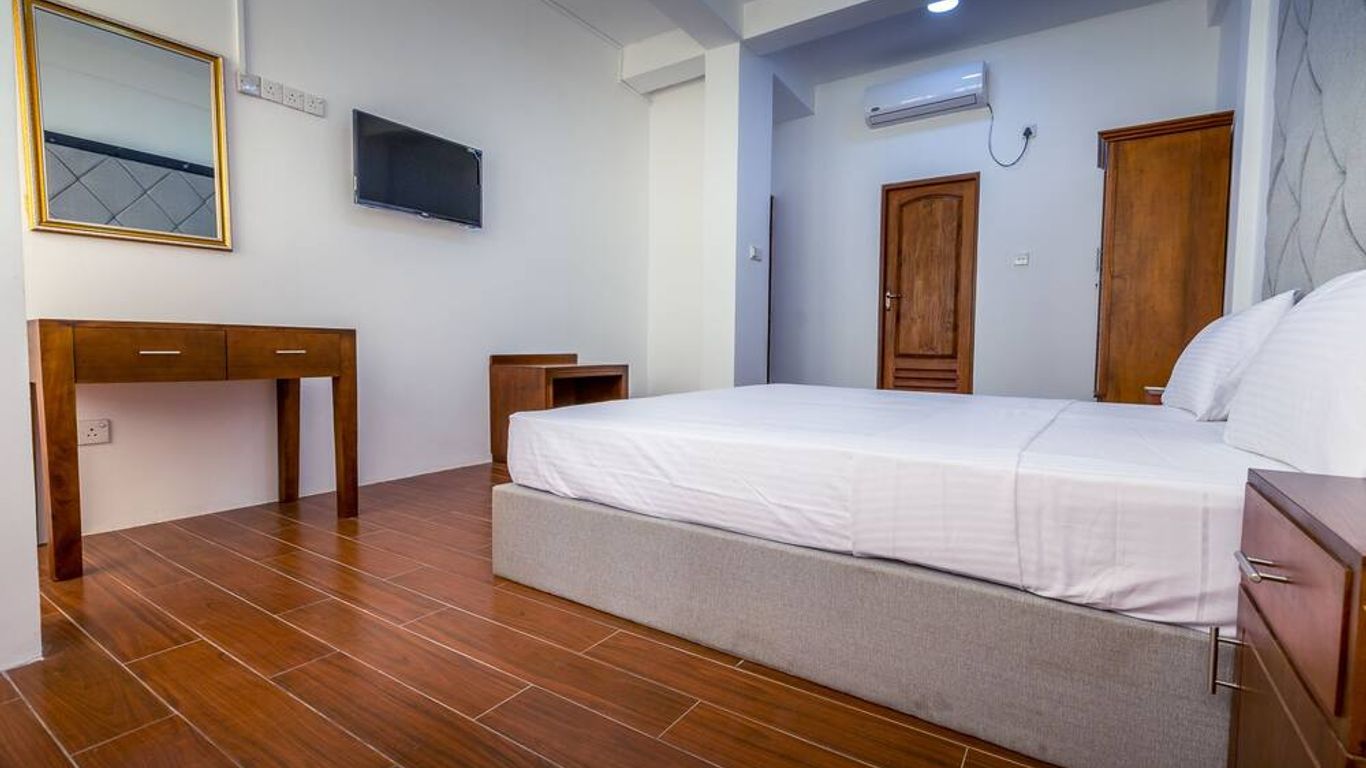 Metro Port City Hotel