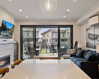 Seas The Day Saratoga At The Beach House - Campbell River - Salon