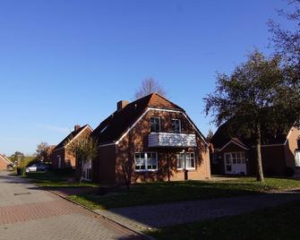 Ferienwohnung Achter`d Diek, 45183 - Ditzum - Gebäude