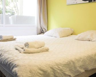 Colored Appt To Beaugrenelle - Paris - Bedroom