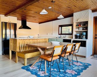 Ozran Cottage - a mid-century Lakefront getaway - Terre Haute