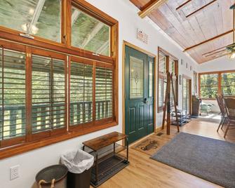 Indoor tree house & swivel firepit grill. Close to Kooser & Laurel Hill Parks. - Somerset