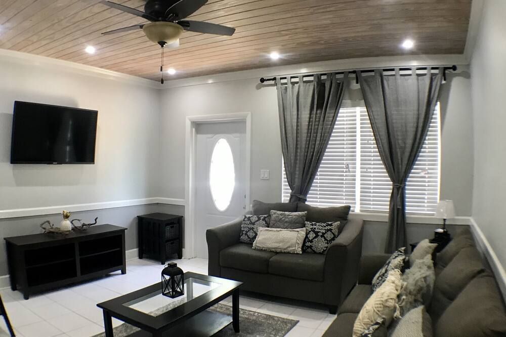 Malda House - Dunmore Town - غرفة معيشة