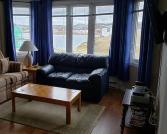 Vacation Rental Home Over Looking The Ocean. 2bedroom Bungalow . - Twillingate - Living room