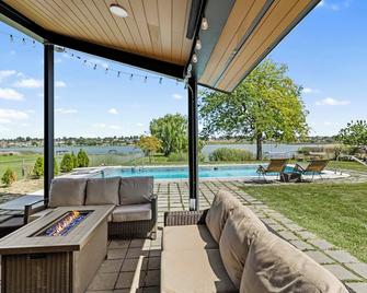 Lakefront Washington Home with Private Pool and Sauna - Moses Lake - Pool