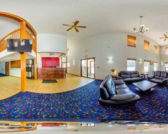 Econo Lodge Inn & Suites - Wisconsin Dells - Living room