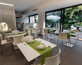 Relaxing farmhouse with pool 4km from the sea in Capo d'Orlando: Casa del Gelso - Capri Leone - Restaurace