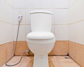 Hotel O Garden Hostel - Bandung - Baño