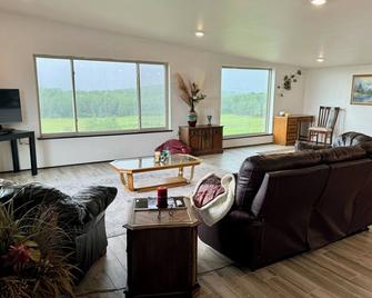 Ranch get away - Merrill - Living room