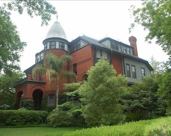 Cozy Suite, Historic District, Great Price! - Savannah - Building