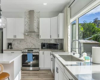 Serenity Retreat- 3 bed / 2 ba - Mililani - Küche