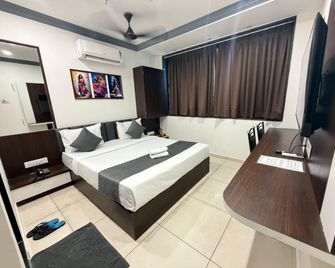 The Grand Atmij Hotel & Restaurant - Rajkot - Quarto
