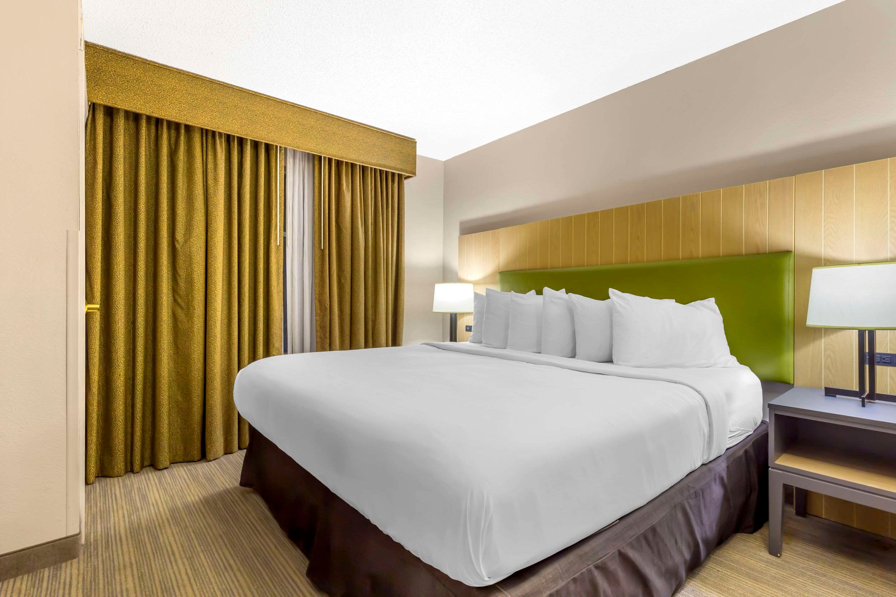 Bedroom view of Country Inn & Suites by Radisson, Newport News, SO