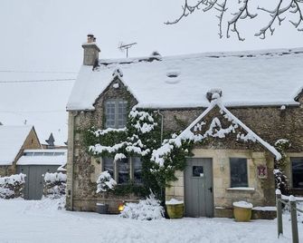The Ragged Cot - Stroud - Gebouw