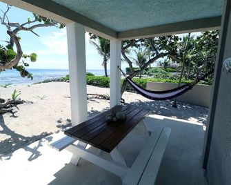 Casa Mar Azul or House on Blue Sea - Utila - Patio