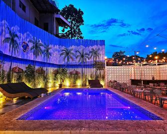 Attic Capsule Hotel - Cebu City - Pool