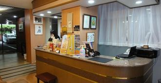 Business Royal Hotel - Nagasaki - Receptionist