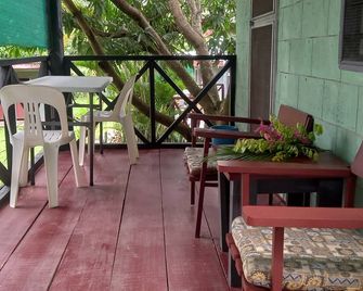 Outback Retreat Hotel Fiji - Ba - Patio