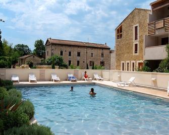 Apartment in France with Spacious Terrace - Barjac - Zwembad