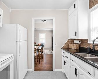 Pet Friendly | SoBro Bungalow in Indy - Indianápolis - Cocina