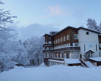 Auberge de Jeunesse HI Chamrousse - Chamrousse - Budova