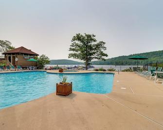 4-Season Condo on Big Boulder Lake w/ Views! - Lake Harmony - Pool