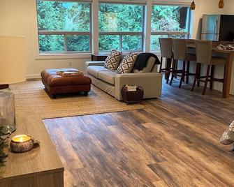 Lake Samish Cabin Loft - Bellingham - Living room