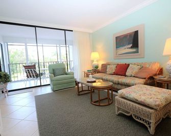 Price Reduction !!! Across the Street from the Beach - Marco Island - Wohnzimmer