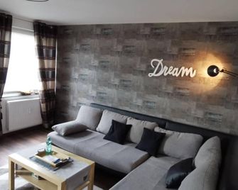 Moderne 3 Zimmer Wohnung - Zentral gelegen - Wilhelmshaven - Living room