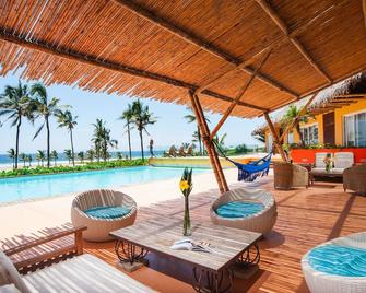 Tanusas Retreat & Spa - Puerto Cayo - Patio