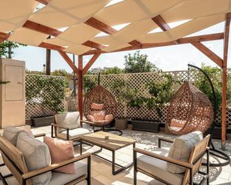 Airis Boutique Hotel & Suites - For adults only - Darátsos - Innenhof
