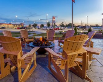 Hampton Inn & Suites Burlington - Burlington - Budova