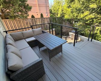 Ann Creek: Charming 2 BR fully renovated house at Greenwood Lake. Dog friendly. - Greenwood Lake - Balcony