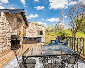 Relax at The Roost: Charming 1930s Country Cottage - Palisade - Balcony